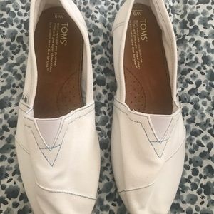 New Toms shoes size 9